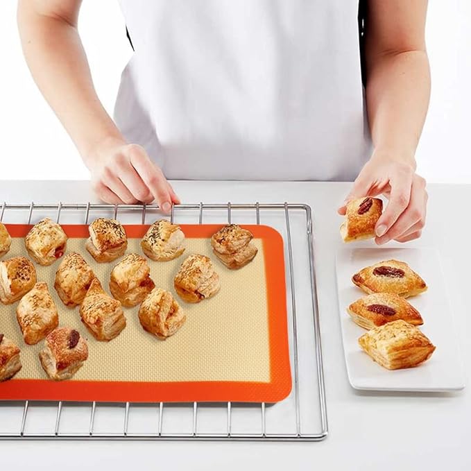 Quarter Sheet Silicone Baking Mats, 7-7/8"x 11-4/5" Food Grade Liquid Silicone Mats, Non-Stick Reusable Cookie Sheet Liners for Quarter Bake Pan for Cake/Toast/Pastry/Cookie/Bun/Bread(2PCS)