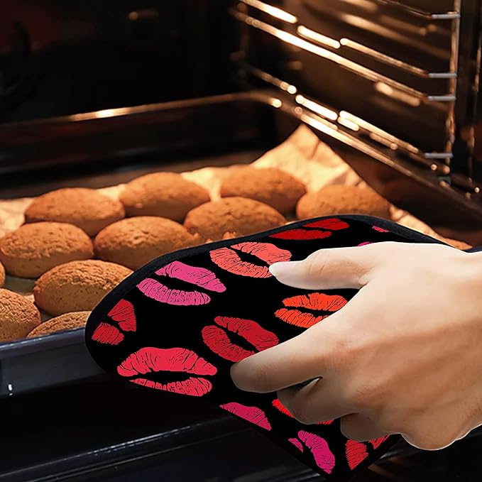 Red Lip Kiss Pot Holders 2 PCS for Kitchen, Heat Resistant Hot Pads for Cooking Grilling Baking BBQ, Pot Holders for Women Cook Essentials Accessories Home Microwave