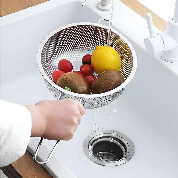 2 Pack Stainless Steel Colander with Handle 8.8" and 10" Kitchen Metal Basin Colander Handheld Mesh Strainer Deep Fry Basket Colander for Strain, Fry or Cook Vegetables, Pasta, Wash fruits