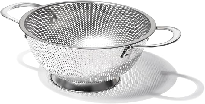 Premium Stainless Steel Colander for Kitchen, Food Strainer Basket with Handle and Solid Ring Base for Fruits Vegetables Rice and Pasta, Dishwasher Safe (3QT)