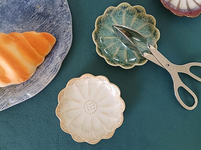 Ceramic Spoon Rest for Stove Top, Flower Cute Spoon Rest for Kitchen Counter, Cooking Spoon Holder for Kitchen Counter, Utensil Rest Spatula Rest Ladle Holder Tong Rest, 1 PC (Retro, Beige)