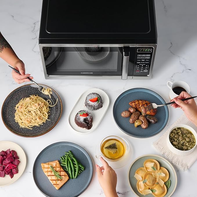 Farberware Classic FM09SS 0.9 Cu. Ft 900-Watt Microwave Oven, Stainless Steel