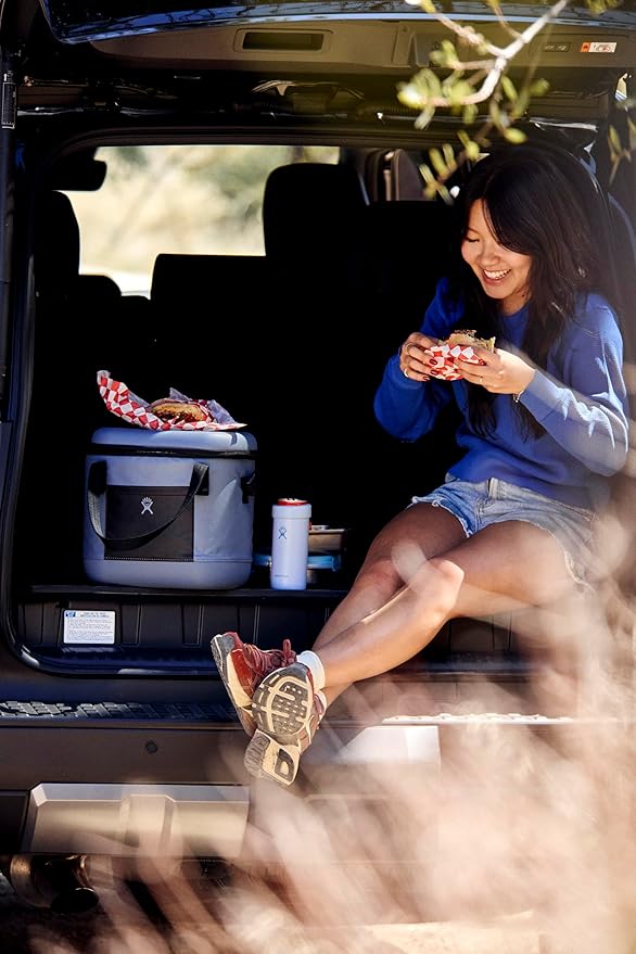 Hydro Flask Cooler Bag - Insulated Soft Lunch Bag - 12 L Capacity in Cascade and Surf Blue