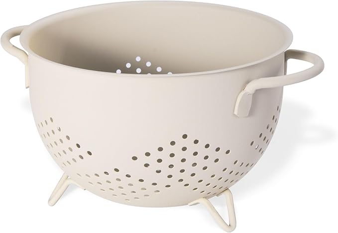 Metal Colander 5 Quart Powder Coated Self-draining Metal Strainer with Base,Kitchen Pasta Fruit Vegetable Basket with Double Handles (Sand Yellow)