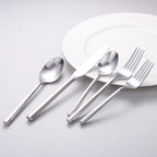 Matte Silverware Set Silver Flatware Set with Hexagon Handle 20 Pieces 18/0 Stainless Steel Cutlery Set Wedding Housewarming Gift Service for 4 (Matt silver)