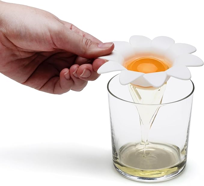 Peleg Design Daisy Plastic Egg Separator, Egg White Yolk Divider Kitchen Gadgets Baking Tools Egg Extractor, Cute Flower Design