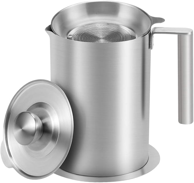 Sumerflos 1.8 L/1.9 Quart Stainless Steel Grease Strainer and Container - Large Oil Storage Pot Grease Keeper with Dust-Proof Lid & Easy Grip Handle - for Bacon, Kitchen Cooking or Frying Oil