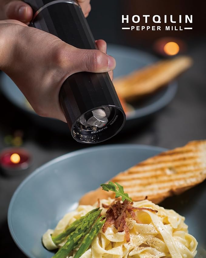 Heavy Duty Metal Pepper Grinder, Professional Manual Pepper Grinder with Adjustable Coarseness, Pepper Mill with Magnetic Powder Chamber, Refillable Pepper Mill for Spices, High Output