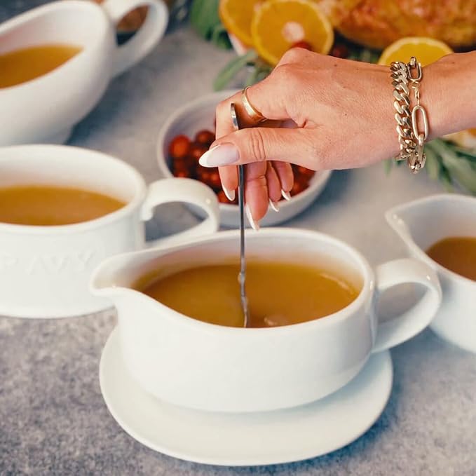 Kook Gravy Boat & Saucer, Ceramic Serving Dish, Dispenser with Tray for Sauces, Dressings and Creamer, Large Handle, Microwave and Dishwasher Safe, White 23.8 oz (Gravy Boat with Spoon)