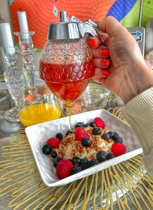 Glass Honey Dispenser – No Drips, No Trails Honey Container 8 Oz with Stand – Easy to Clean Honey Pot – Honey Jar with Dipper – Maple Syrup Dispenser – Syrup Holder with Honeycomb Design