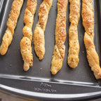 Wilton Platinum Premium Non-Stick Anti-Warp Bakeware, Made without PFAs, Loaf Pan, 9 x 5 x 2.7 in, Packaging May Vary