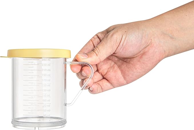Restaurantware-RW Base 10 Ounce Clear Plastic Dredge Spice Shaker, 1 Reusable Dry Rub Shaker - Includes Yellow Perforated Lid, With Handle, Clear Polycarbonate Spice Holder, For Coarse Seasonings