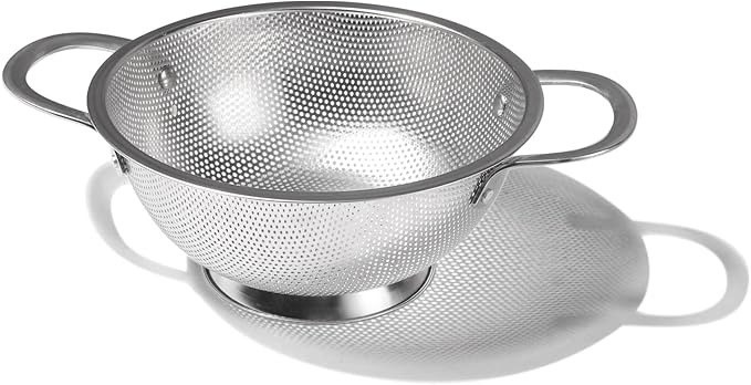 Premium Stainless Steel Colander for Kitchen, Food Strainer Basket with Handle and Solid Ring Base for Fruits Vegetables Rice and Pasta, Dishwasher Safe (5QT)