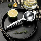 Lemon Squeezer, Heavy Duty Zinc Manual Lemon Juicer, Threaded Groove Fresh Small Oranges Limes Juicer Hand Press Manual Citrus Juicer Press for Home Restaurant Kitchen Accessories Utensils(Sliver)