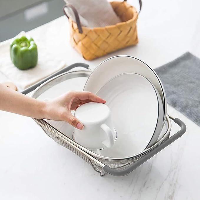 Over The Sink Colander, 6 Quarts Stainless Steel Oval Colander with Expandable Rubber Grip Handle, Fine Mesh Strainer Baskets Kitchen Colanders for Strain, Drain, Rinse Vegetables, Fruits, Grey