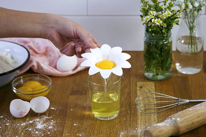 Peleg Design Daisy Plastic Egg Separator, Egg White Yolk Divider Kitchen Gadgets Baking Tools Egg Extractor, Cute Flower Design