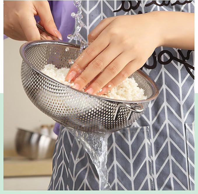 2 Pack Stainless Steel Colander with Handle 8.8" and 10" Kitchen Metal Basin Colander Handheld Mesh Strainer Deep Fry Basket Colander for Strain, Fry or Cook Vegetables, Pasta, Wash fruits