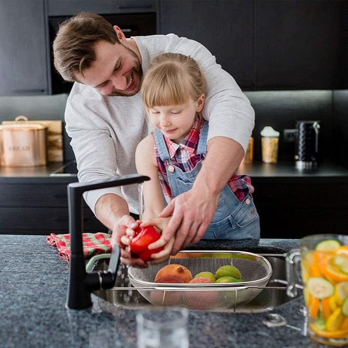 Over The Sink Colander, 6 Quarts Stainless Steel Oval Colander with Expandable Rubber Grip Handle, Fine Mesh Strainer Baskets Kitchen Colanders for Strain, Drain, Rinse Vegetables, Mint Green