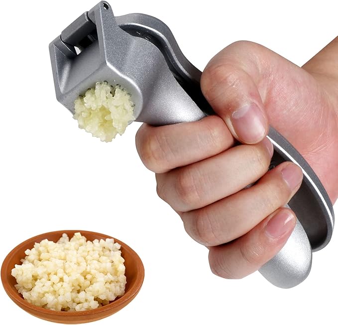 Garlic Press, Garlic Mincer Easy-squeeze Ergonomic Handle, Rust Proof, No Need To Peel, Professional Ginger Press & Garlic Crusher with Handy Cleaning Brush- Dishwasher Safe