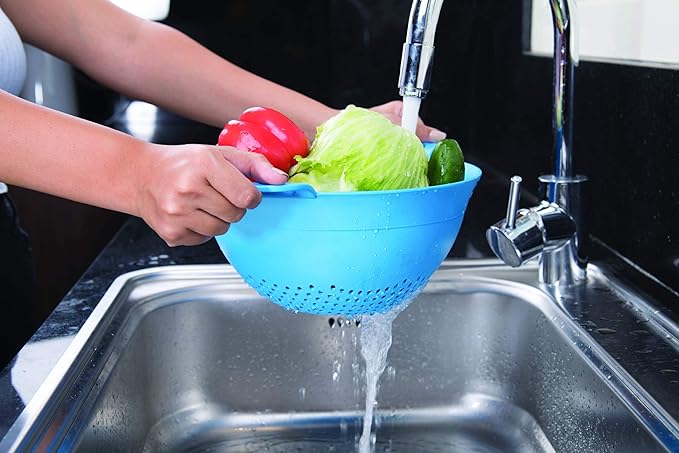 Mintra Home Plastic Strainer Colanders Set: 3, 3.5 and 5 Quart (Red) Double Strong Handles and Deep Bowl, Safe BPA-Free - Use for Pasta, Noodles, Spaghetti, Vegetables (Assorted Sizes 3pk)