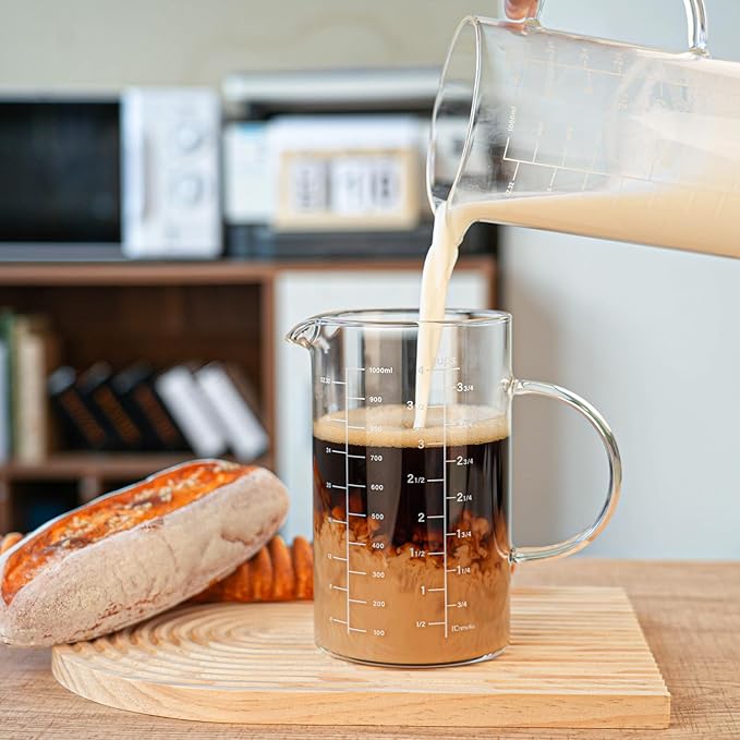 BCnmviku Glass Measuring Cup, Insulated handle, V-Shaped Spout, High Borosilicate Glass Measuring Cup 1000ML、 /1 Liter, 4 Cup for Kitchen or Restaurant, Easy To Read (1000ml-1pcs)