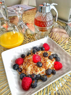 Glass Honey Dispenser – No Drips, No Trails Honey Container 8 Oz with Stand – Easy to Clean Honey Pot – Honey Jar with Dipper – Maple Syrup Dispenser – Syrup Holder with Honeycomb Design