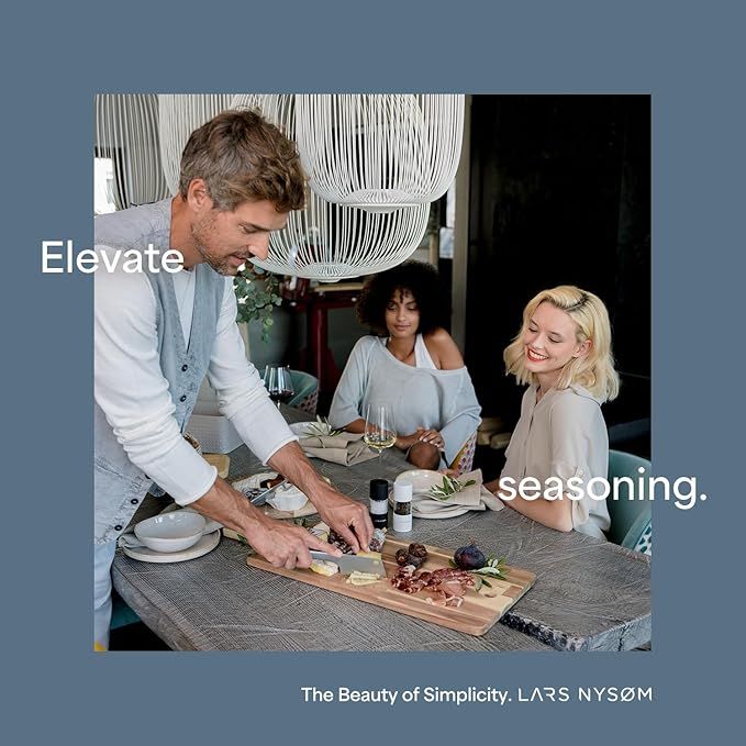 LARS NYSØM Salt and Pepper Grinder Set, Manual Salt and Pepper Mills with Adjustable Ceramic Grinder, Design Spice Shaker Set (Red/Beige)