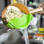 Clip On Strainer Silicone Pots and Pans, AUOON Pasta Strainer Clip on Food Strainer for Meat Vegetables Fruit Silicone Kitchen Colander, Green
