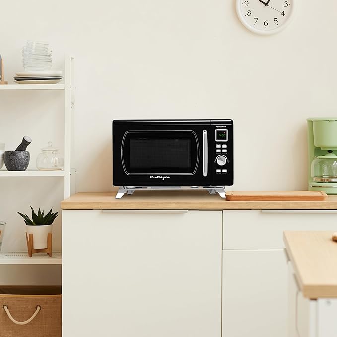 Nostalgia NMCMO9FTBK6A Microwave Oven, 0.9 Cu. Ft, Black
