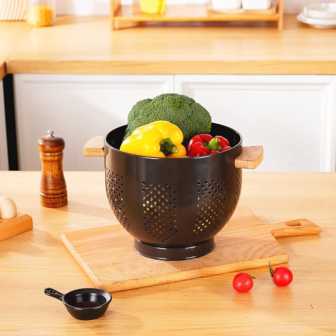 Metal Colander with Wood Handle and Stable Base, Powder Coated Steel Kitchen Strainer Basket for Draining Pasta, Vegetable and fruit (5.5quart,Bright Black)