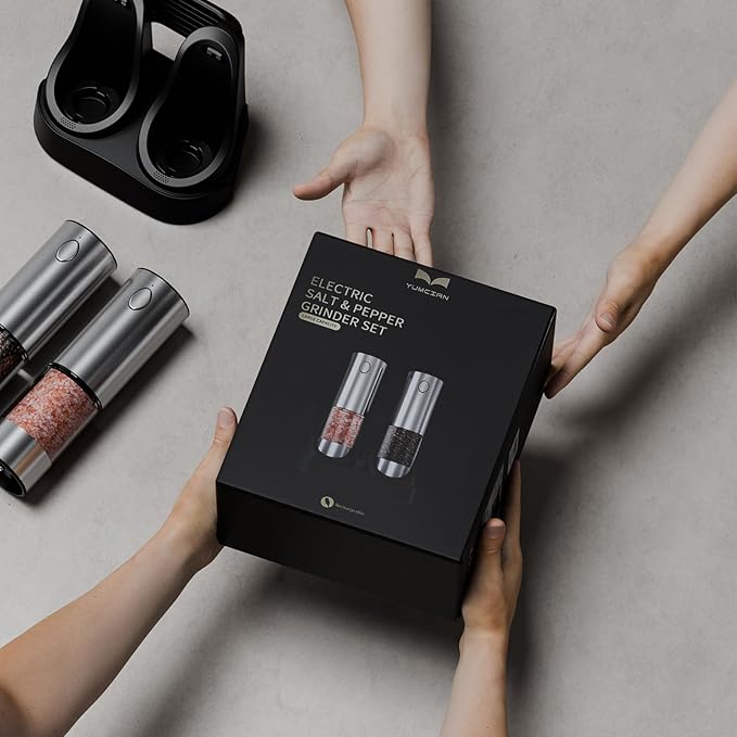 Electric Salt and Pepper Grinder Set with Easy-to-Carry Charging Base and LED Light, Automatic Salt and Pepper Grinder Set, USB Rechargeable, Adjustable Coarseness, Washable Container