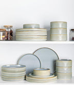 TheTerra Ceramic Dinnerware Sets for 6, 18 Pieces Porcelain Lightweight Speckled Plates and Bowls Sets, Scratch Resistant Dish Set, Oven & Microwave & Dishwasher Safe, Illusion Blue