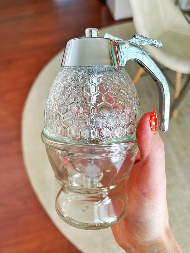 Glass Honey Dispenser – No Drips, No Trails Honey Container 8 Oz with Stand – Easy to Clean Honey Pot – Honey Jar with Dipper – Maple Syrup Dispenser – Syrup Holder with Honeycomb Design