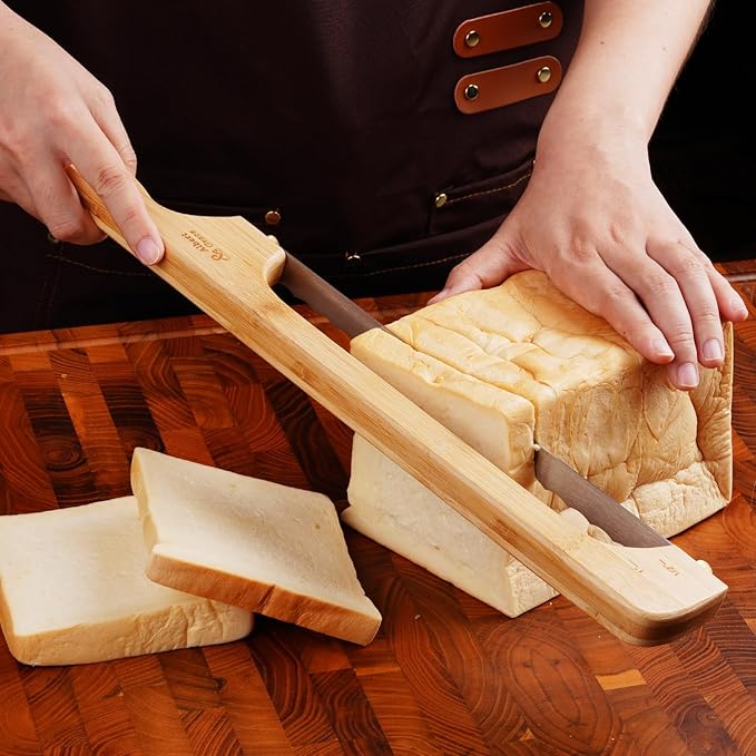 Albert&Grace Bread Bow Pro Knife – Serrated High-Carbon Blade with Sheath & Extra Blade, Thumbscrew Mount for Easy Swap, Right- or Left-Hand Use, Ideal for Sourdough & Bagels
