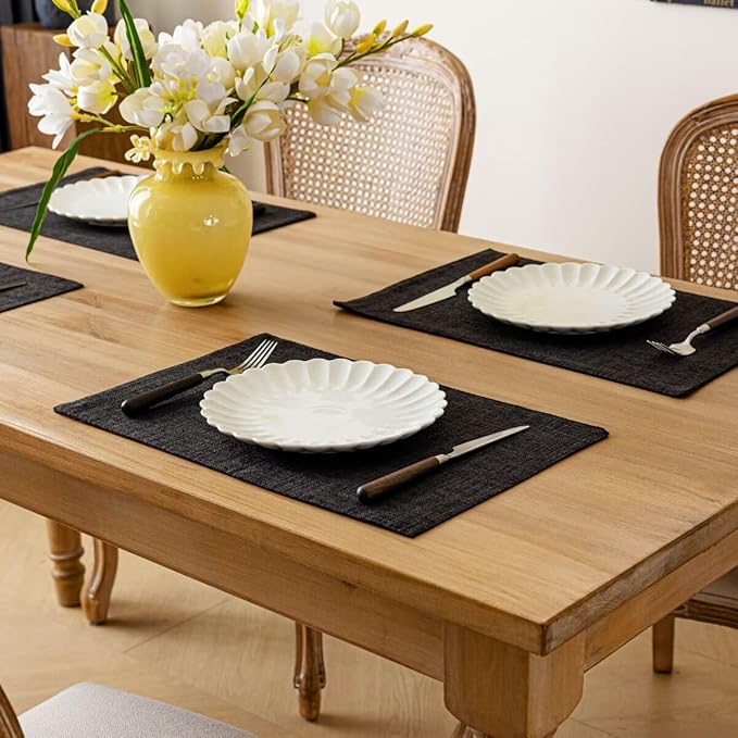 Placemats Set of 4, Bilayer Thickened Linen Place Mats Heat Resistant Machine Washable Wrinkle Free Carefully Selected Polyester Mats for Kitchen/Dining/Coffee Table (Black)