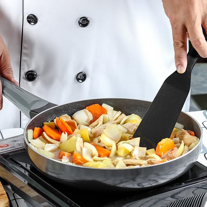 Crepe Spatula Narrow Silicone Thin Spatula Omelet Turner Multifunctional Long Heat Resistant Cooking Non Stick Pancake for Omelet Crepes Cooking Egg Burgers Pizza Pancake Steak(Black)