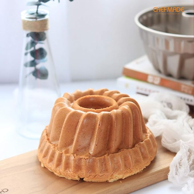 CHEFMADE Tube Cake Pan, 9.5-Inch Non-Stick Pumpkin-Shaped Tube Pan for Oven Baking (Champagne Gold)