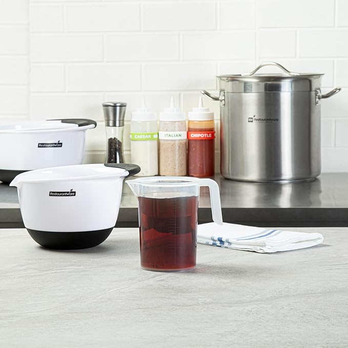 Restaurantware Measuring Cup, 16 Ounce Pack of 1 Conical Spout Liquid Scaling Vessel Embossed Ml and Oz Graduations, Clear Plastic Measuring Cup with Handle, For Cooking Baking For Oil Flour