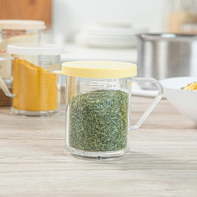 Restaurantware-RW Base 10 Ounce Clear Plastic Dredge Spice Shaker, 1 Reusable Dry Rub Shaker - Includes Yellow Perforated Lid, With Handle, Clear Polycarbonate Spice Holder, For Coarse Seasonings