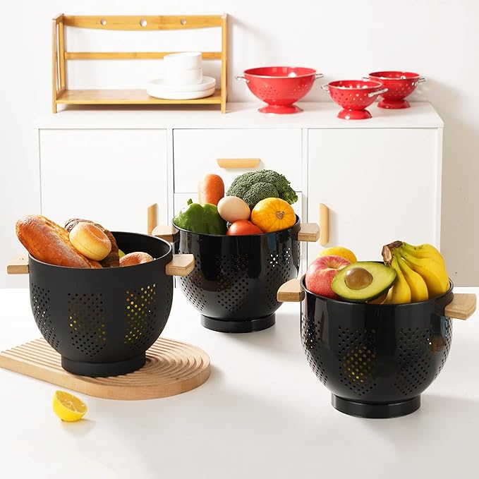 Metal Colander with Wood Handle and Stable Base, Powder Coated Steel Kitchen Strainer Basket for Draining Pasta, Vegetable and fruit (5.5quart,Bright Black)