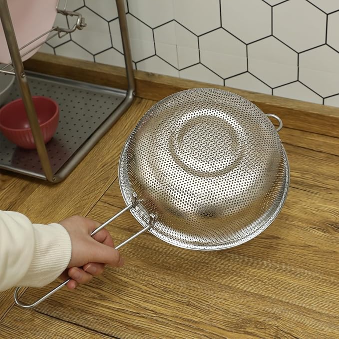 2 Pack Stainless Steel Colander with Handle 8.8" and 10" Kitchen Metal Basin Colander Handheld Mesh Strainer Deep Fry Basket Colander for Strain, Fry or Cook Vegetables, Pasta, Wash fruits