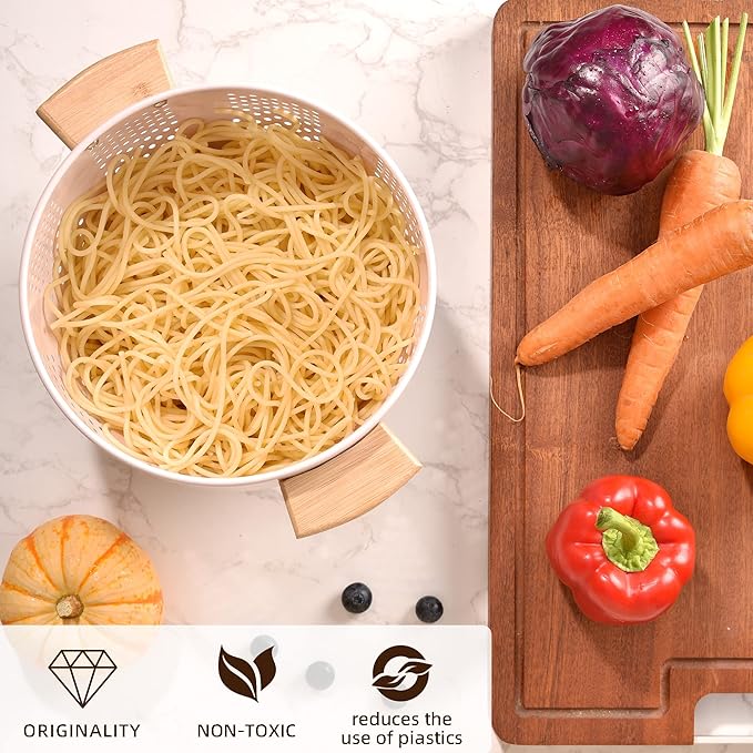 Metal Colander with Wood Handle and Stable Base, Powder Coated Steel Kitchen Strainer Basket for Draining Pasta, Vegetable and fruit(5.5quart,Pink)