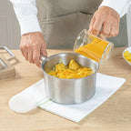 Restaurantware-RW Base 10 Ounce Clear Plastic Dredge Spice Shaker, 1 Reusable Dry Rub Shaker - Includes White Solid Lid, With Handle, Clear Polycarbonate Spice Holder, For Seasonings