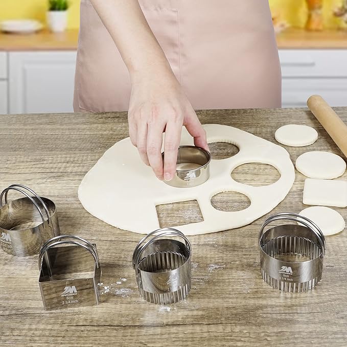 M JNGMEI 6 Pieces Stainless Steel Cookie Cutter Set 2'', 3'',3.5'', 4'',5''and6'' Biscuit Plain Edge Round Cutters large Sizes Shape Molds Ranging from 2-6 Inches GIFT PACKAGE