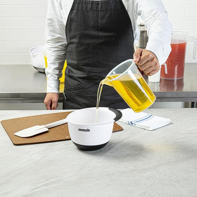 Restaurantware Measuring Cups, 1 Quart Pack of 10 Conical Spout Baking Measuring Cups, Liquid Scaling Vessels with I-Beam Handle, Embossed Graduations, Clear, Break and Crack Resistant for Baking