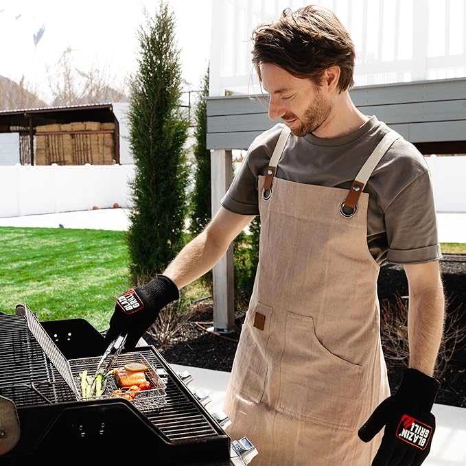 BLAZIN' GRILL Baskets for Outdoor Grill | 2 Grilling Baskets with Detachable Handle | Grill Baskets for Outdoor Grill with BBQ Gloves | Barbecue Grill Set for Vegetables, Seafood & Meat | Fish Grill Basket