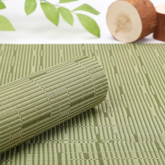 Myir JUN Placemats Set of 8, Vinyl Woven Placemats Place Mats Indoor Set of 8 Washable Table Mats Non-Slip Place mats for Dining Table (Green, Set of 8)