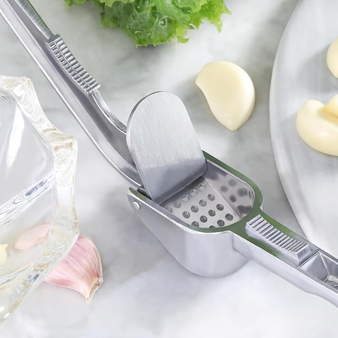 New Star Foodservice Commercial Grade Self Cleaning Cast Aluminum Garlic Press, 6.5-Inch