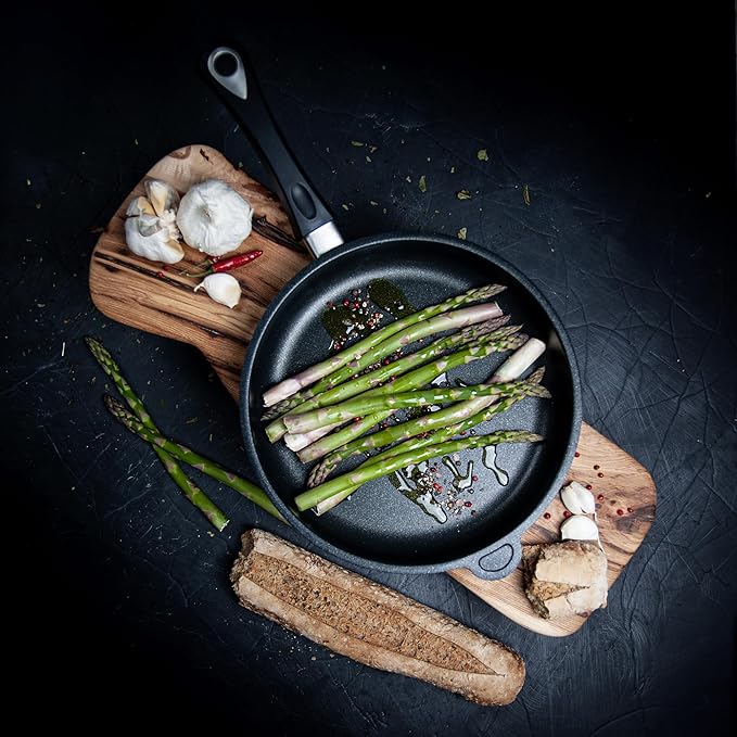 AMT Gastroguss The World´S [.] Frying pan Induction, Diameter 28 cm, Height 5 cm, cast Aluminium (Aluminium), Lotan® Non-Stick Coating for Fat-Free-Frying, AMZN-I-528-US