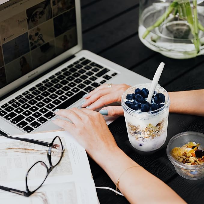 Felli On the Go Yogurt Parfait Snack Cup 12 oz Reusable Leak Proof + Travel Spoon, Topping Holder for Fruit Cereal Milk, To Go Lunch Healthy Portion Control Overnight Oats Container Clear (2, Blue)